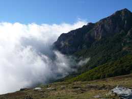 Nuvole basse che risalgono dalla Val Tanaro - 19 settembre 2010